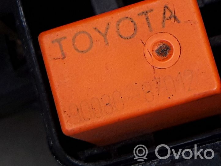 Toyota Avensis T250 Saugiklių blokas 9098702016