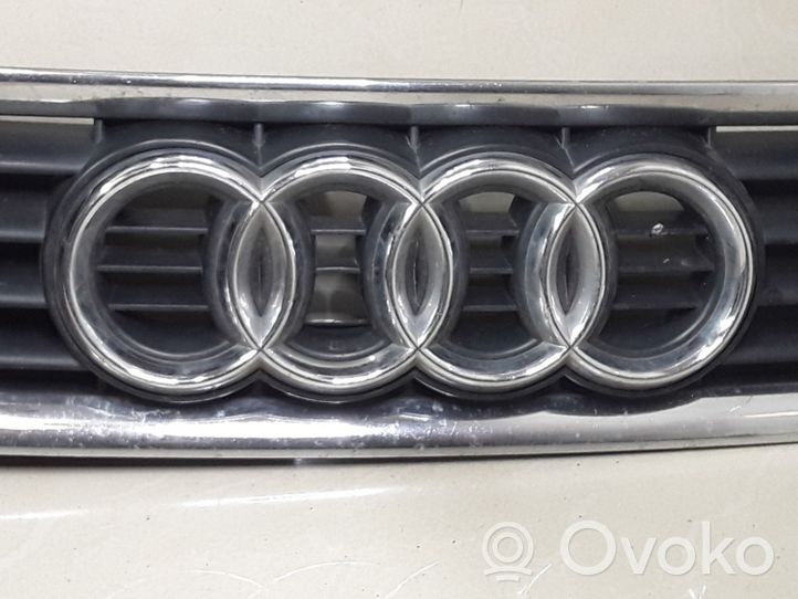 Audi A4 S4 B5 8D Grotelės priekinės 8D0853651R