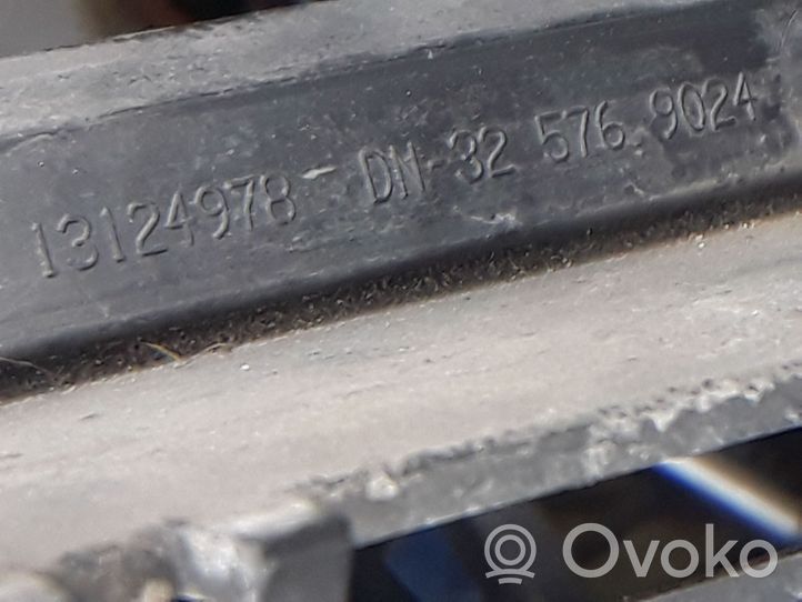 Opel Zafira B Grille inférieure de pare-chocs avant 13124978