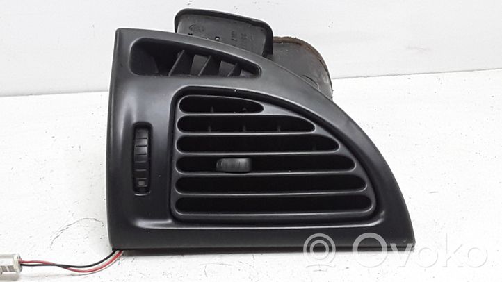 Citroen C5 Kojelaudan sivutuuletussuuttimen kehys 963261657A