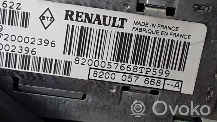 Renault Vel Satis Unité principale radio / CD / DVD / GPS 8200057668A