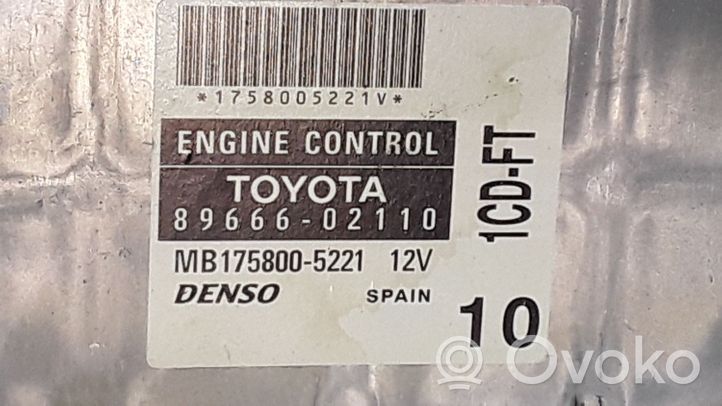 Toyota Corolla E120 E130 Sterownik / Moduł ECU 8966602110