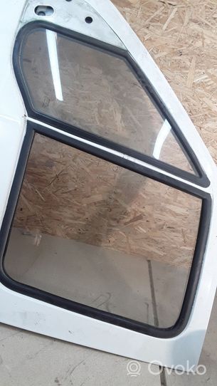 Fiat Ducato Etuoven kulmalasi, neliovinen malli E243R001099