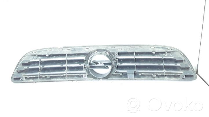 Opel Zafira A Grille calandre supérieure de pare-chocs avant 90580685