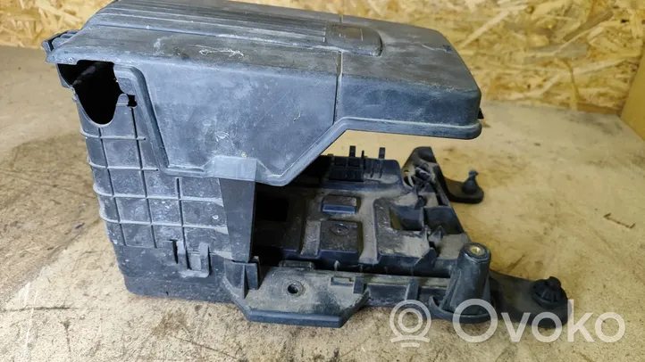 Volkswagen PASSAT CC Vassoio scatola della batteria 3C0915443A