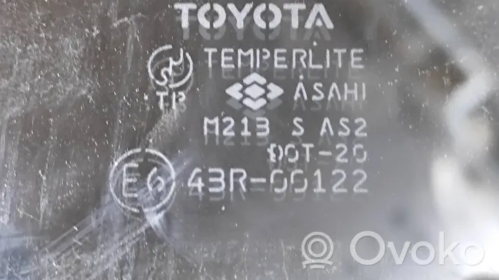 Toyota Yaris Verso Pagrindinis priekinių durų stiklas (keturdurio) E643R00122