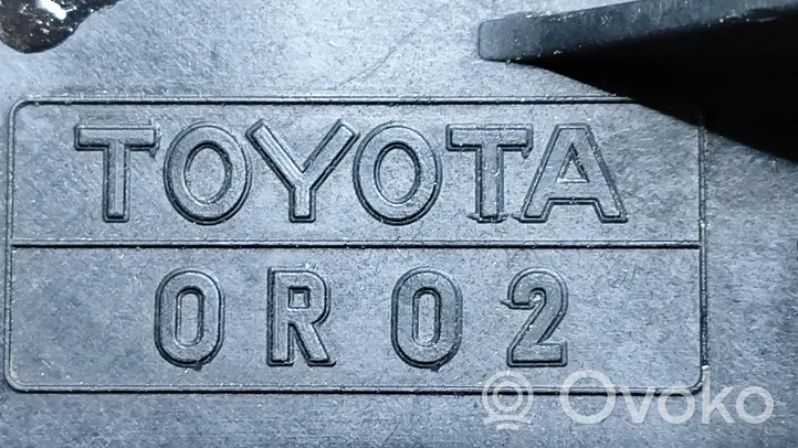 Toyota Auris 150 Ilmansuodattimen kotelo 0R02