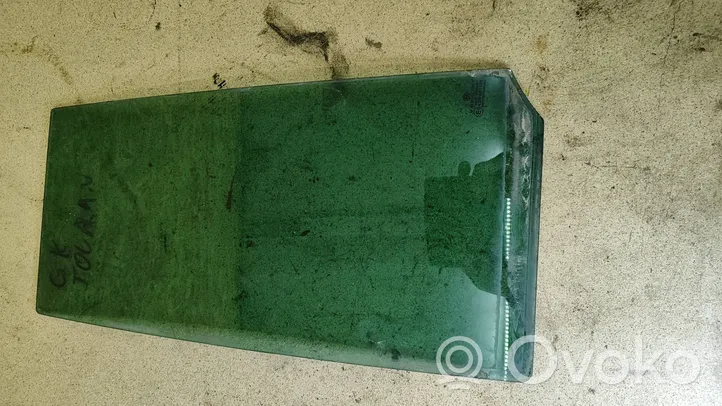 Volkswagen Touran I Rear vent window glass E143R001108