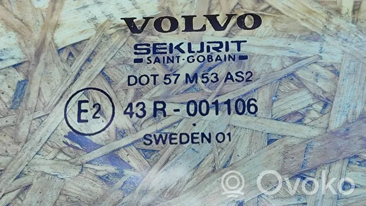 Volvo V70 Luna de la puerta delantera cuatro puertas 43R001106