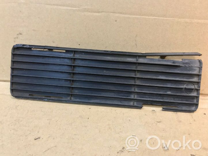 Volkswagen Golf I Front bumper lower grill 171853662