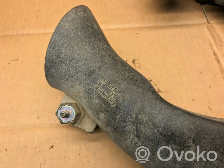 Volkswagen PASSAT B3 Air intake hose/pipe 357521507