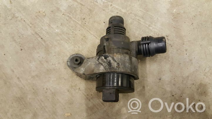 BMW 7 E65 E66 Pompe à eau de liquide de refroidissement 6922699