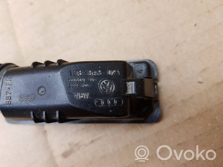 Volkswagen Eos Lampa oświetlenia tylnej tablicy rejestracyjnej 1K8943021