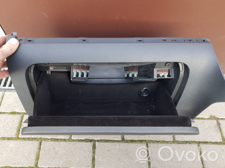 Volkswagen Golf VII Schowek deski rozdzielczej / Komplet 1K2857290