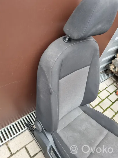 Volkswagen Golf VII Fotel przedni pasażera 5Q4881106M