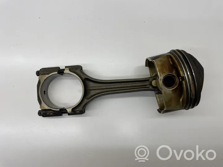 Volkswagen PASSAT B6 Piston 