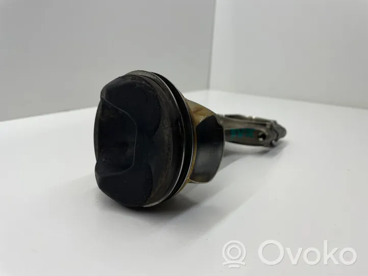 Volkswagen PASSAT B6 Piston 