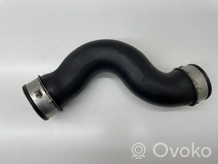 Volkswagen Jetta V Tube d'admission de tuyau de refroidisseur intermédiaire 5674052