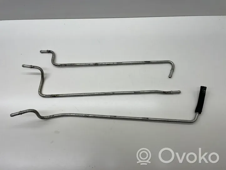 Volkswagen Jetta V Tuyau d'alimentation conduite de carburant 