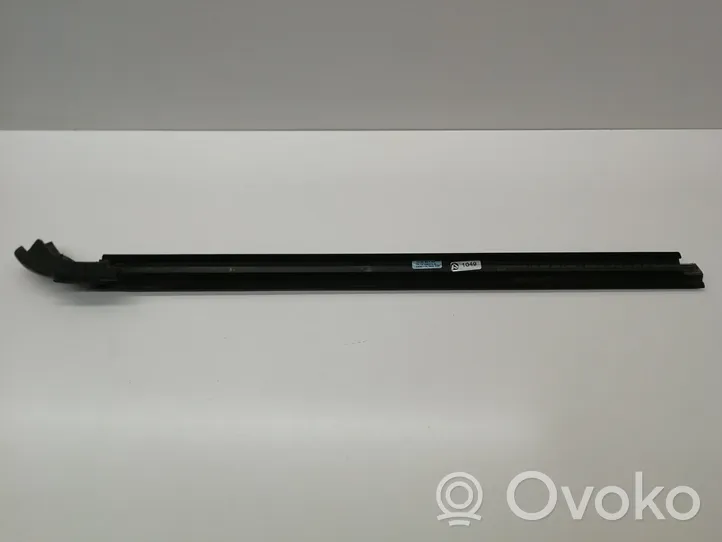 Volkswagen Eos Rivestimento modanatura del vetro della portiera posteriore 1Q0853300N