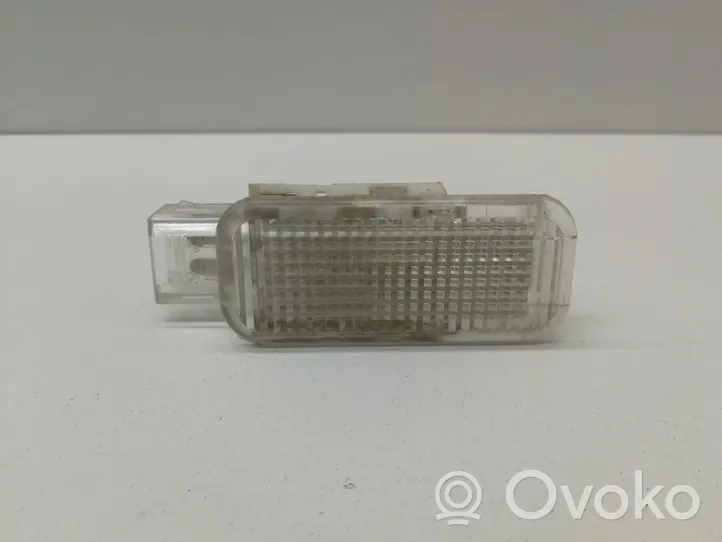 Audi A6 S6 C6 4F Luce interna per portiera anteriore 8D0947415