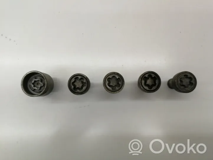 Audi A6 S6 C6 4F Anti-theft wheel nuts and lock 