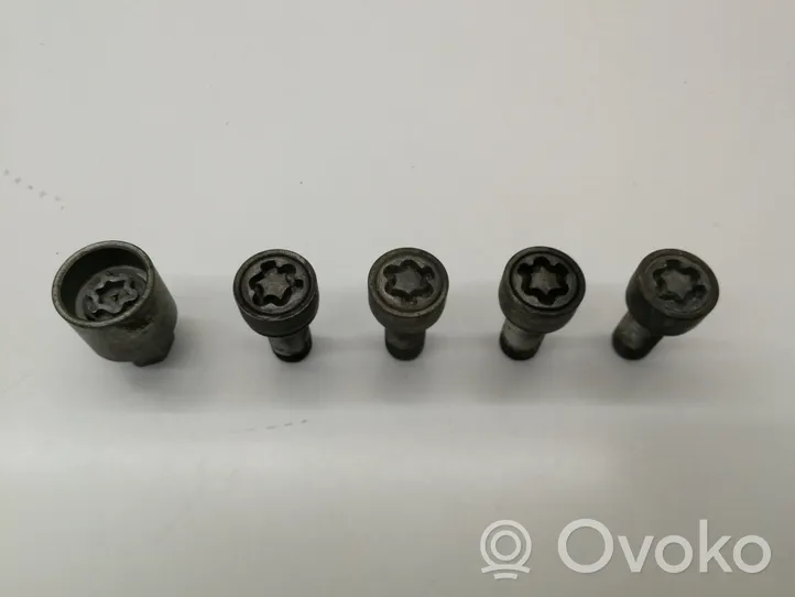 Audi A6 S6 C6 4F Anti-theft wheel nuts and lock 