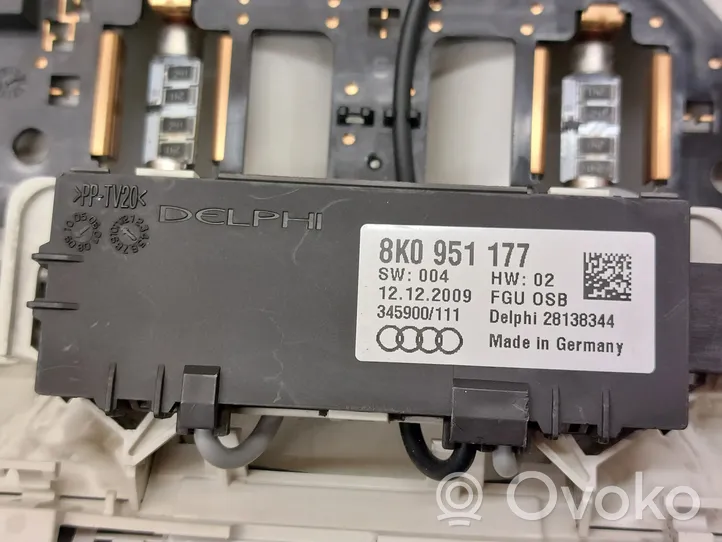 Audi A4 S4 B8 8K Priekinių vietų apšvietimo žibintas 8T0947135A