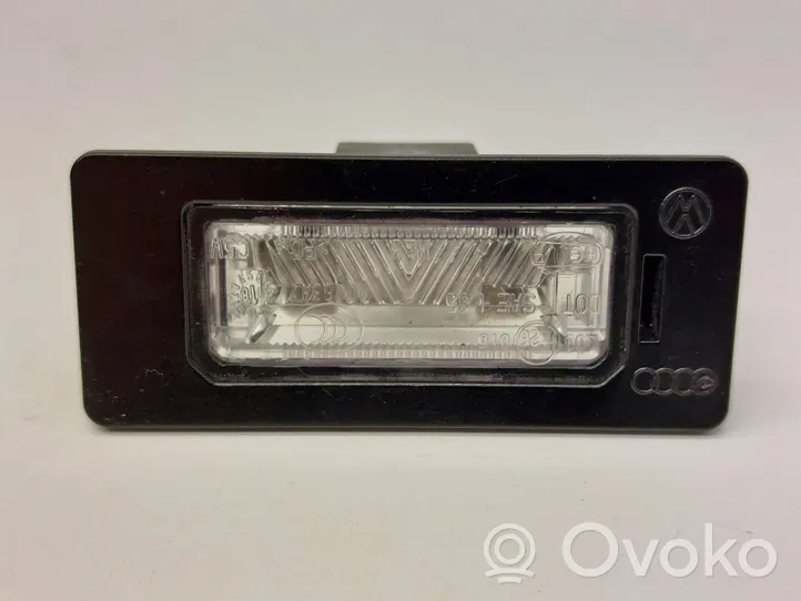 Audi A4 S4 B8 8K Lampa oświetlenia tylnej tablicy rejestracyjnej 8T0943021