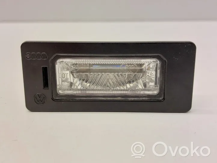 Audi A4 S4 B8 8K Lampa oświetlenia tylnej tablicy rejestracyjnej 8T0943021