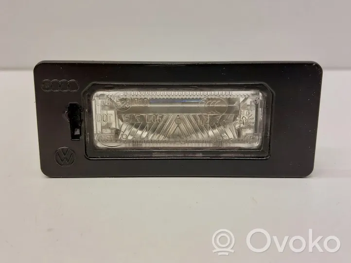 Audi A4 S4 B8 8K Lampa oświetlenia tylnej tablicy rejestracyjnej 8T0943021