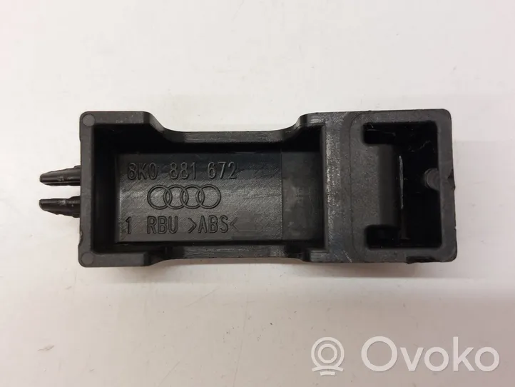 Audi A4 S4 B8 8K Slidės apdaila priekinės keleivio sėdynės 8K0881672