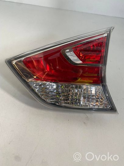 Nissan X-Trail T32 Lampy tylnej klapy bagażnika 22617939