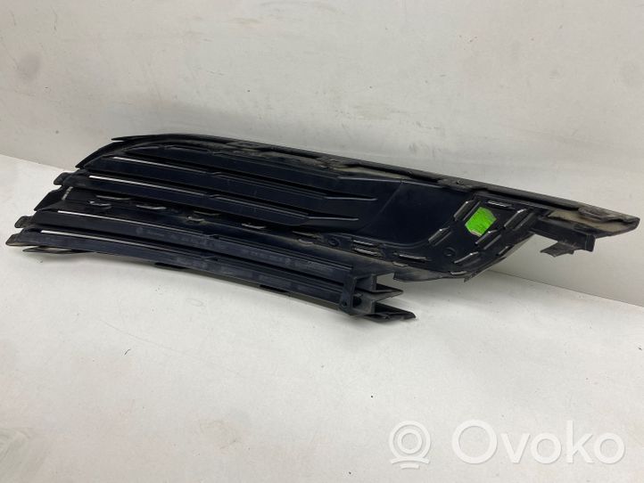 Volkswagen PASSAT CC Mascherina/griglia fendinebbia anteriore 3C8854661A