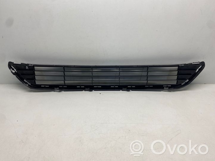 Toyota Avensis T270 Front bumper lower grill 5311205100