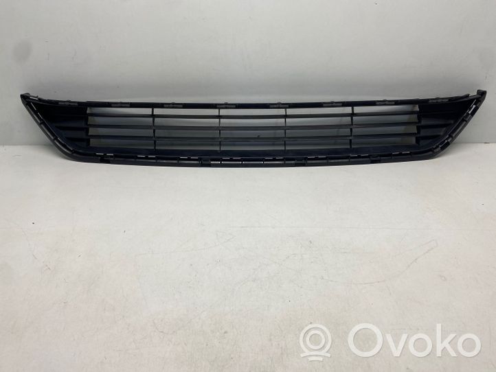 Toyota Avensis T270 Front bumper lower grill 5311205100