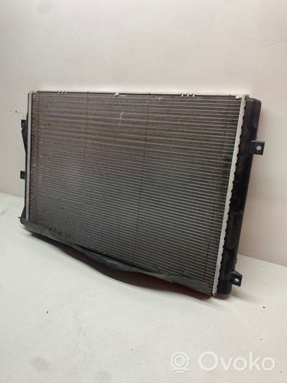 Volkswagen PASSAT B7 Radiateur de refroidissement 3aa121253