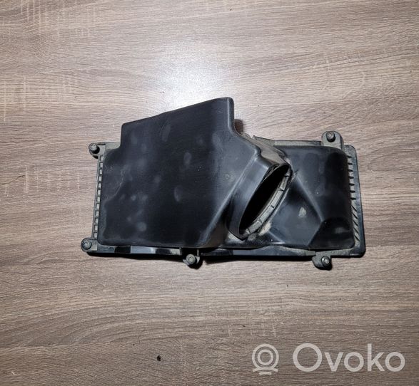 Audi A4 S4 B8 8K Oro filtro dėžės dangtelis 8R0133837