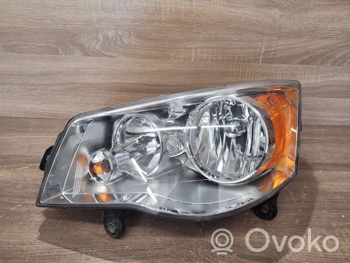 Chrysler Town & Country V Lampa przednia 05113337AG