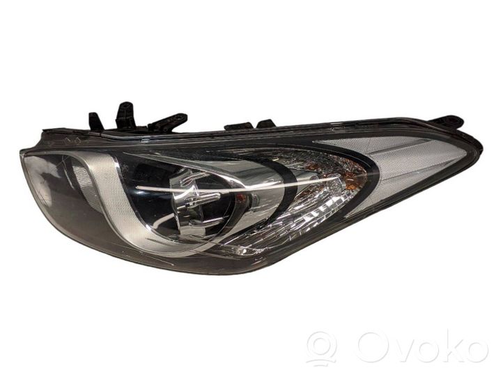 Hyundai i30 Lampa przednia 92101A6020