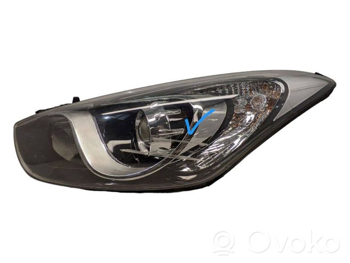 Hyundai i30 Lampa przednia 92101A6020