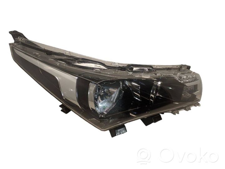 Toyota Corolla E160 E170 Lampa przednia 8111002E71