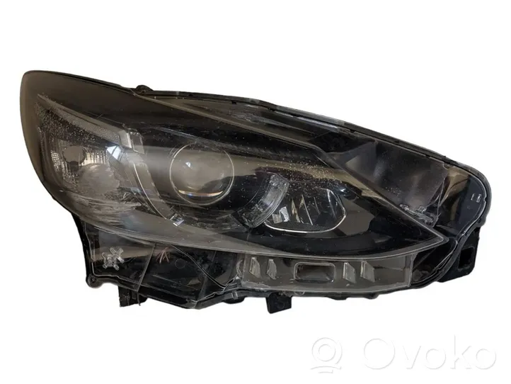 Mazda 6 Lampa przednia 10065041