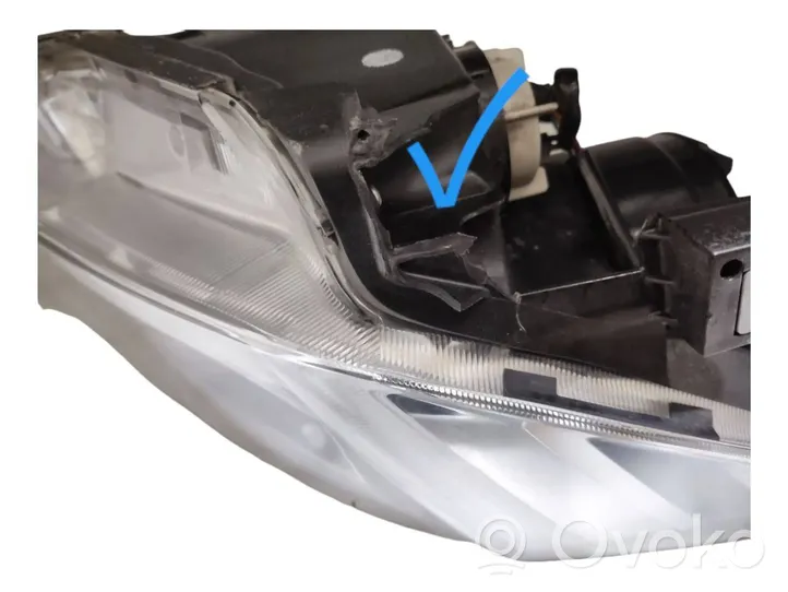 Subaru Outback (BS) Lampa przednia 84001AL050