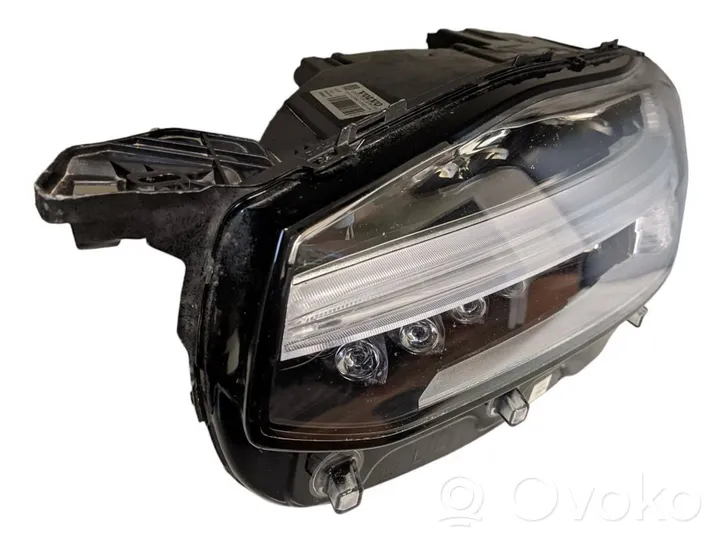 Volvo XC90 Lampa przednia 31353153