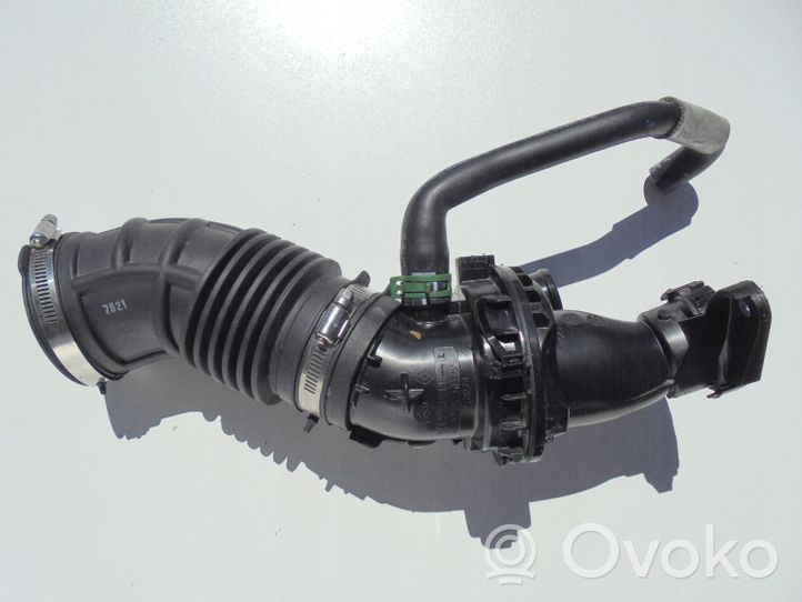 Nissan X-Trail T32 Air intake hose/pipe 1047863S01