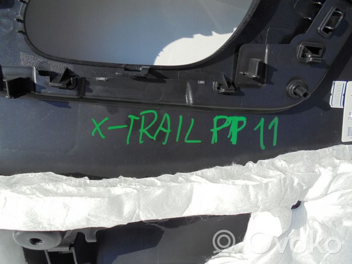 Nissan X-Trail T32 Garniture panneau de porte arrière 829764CE0A