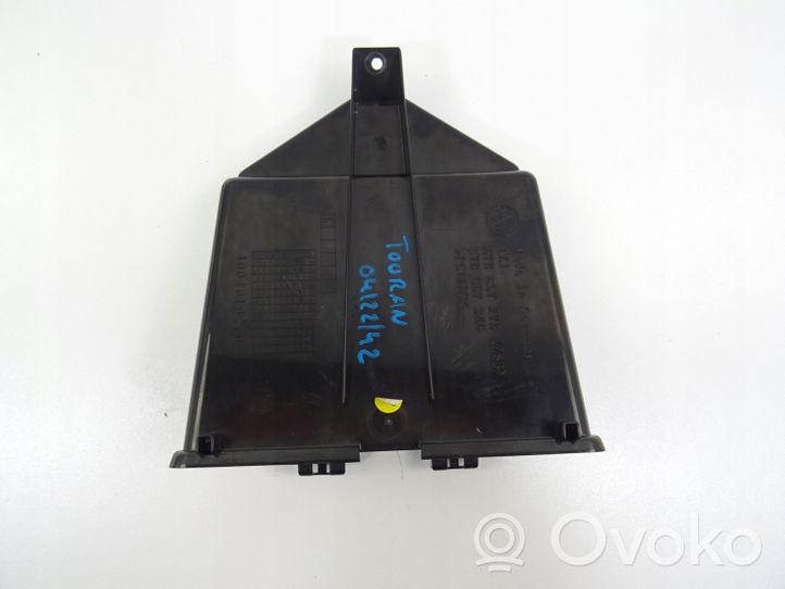 Volkswagen Touran III Other interior part 5TB857273