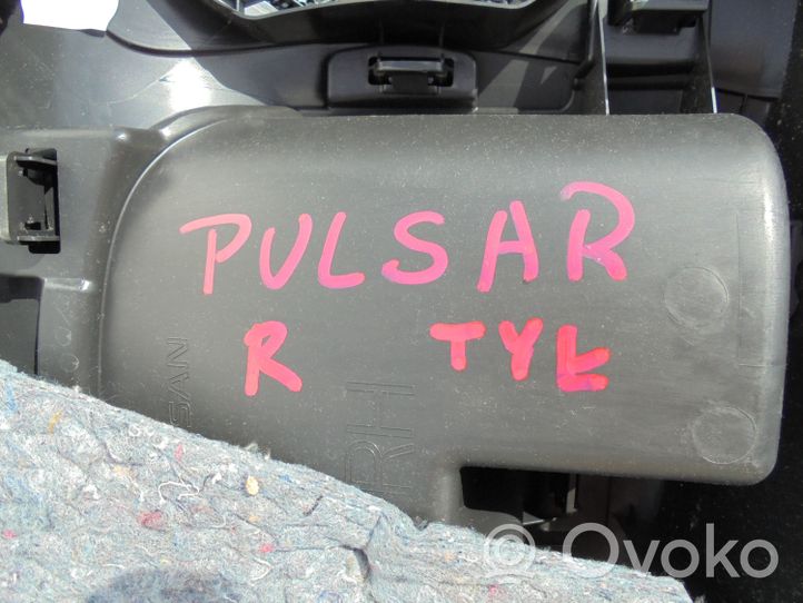 Nissan Pulsar Boczki / Poszycie drzwi tylnych 829763ZL0A