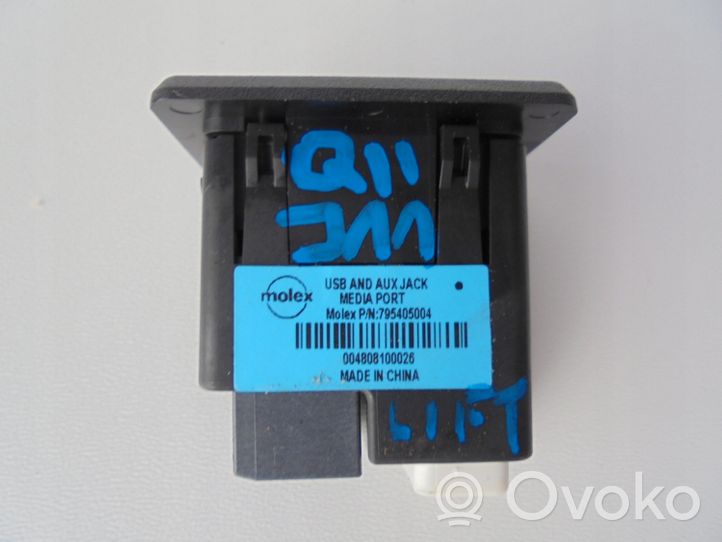 Nissan Qashqai USB socket connector 795405004